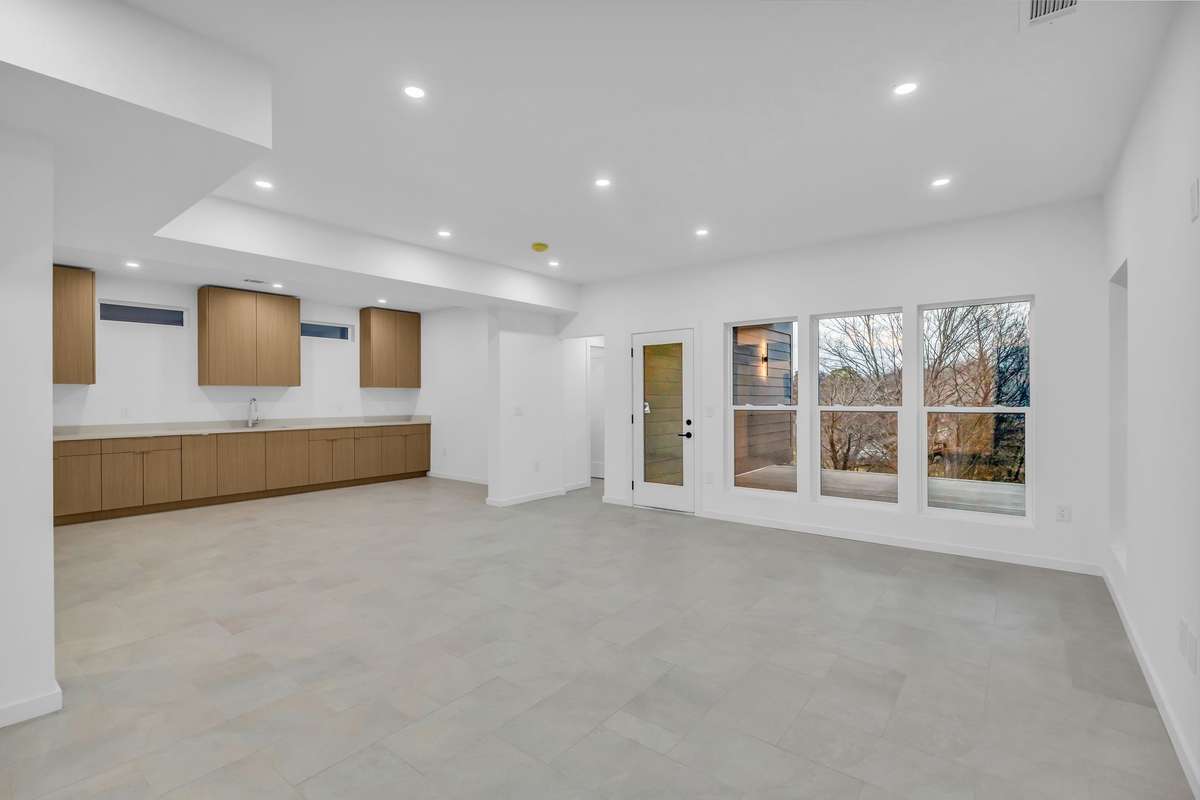 Basement with walk-out to the patio