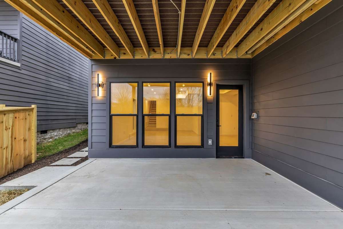 Basement Apartment Private Covered Patio