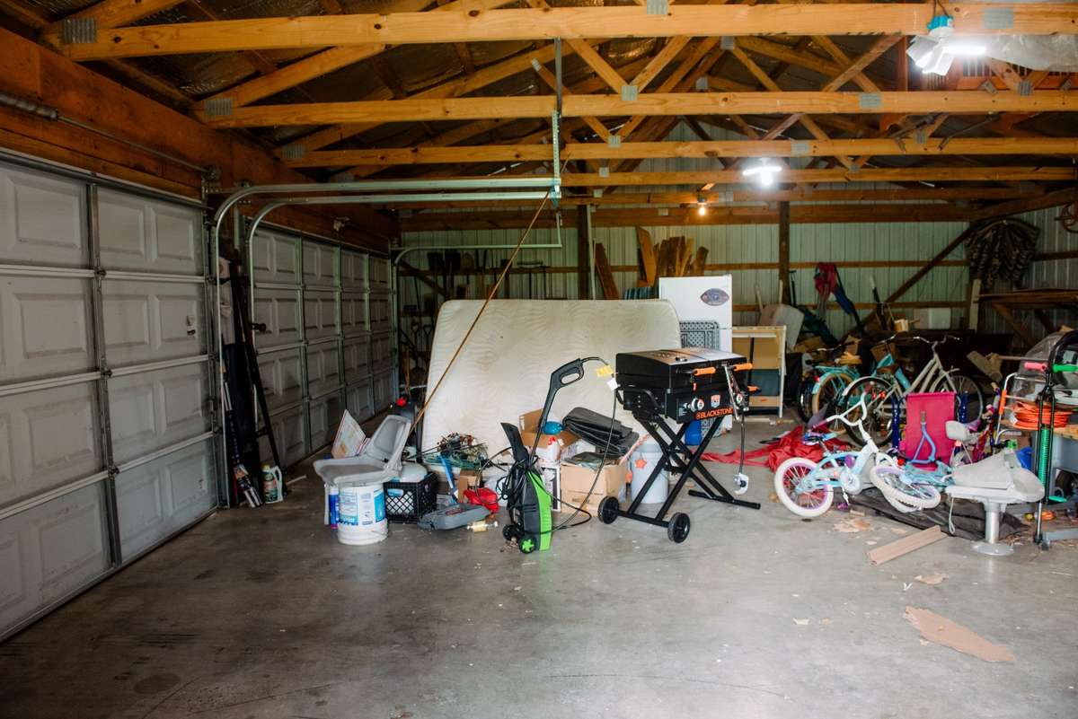 Huge 4 car garage