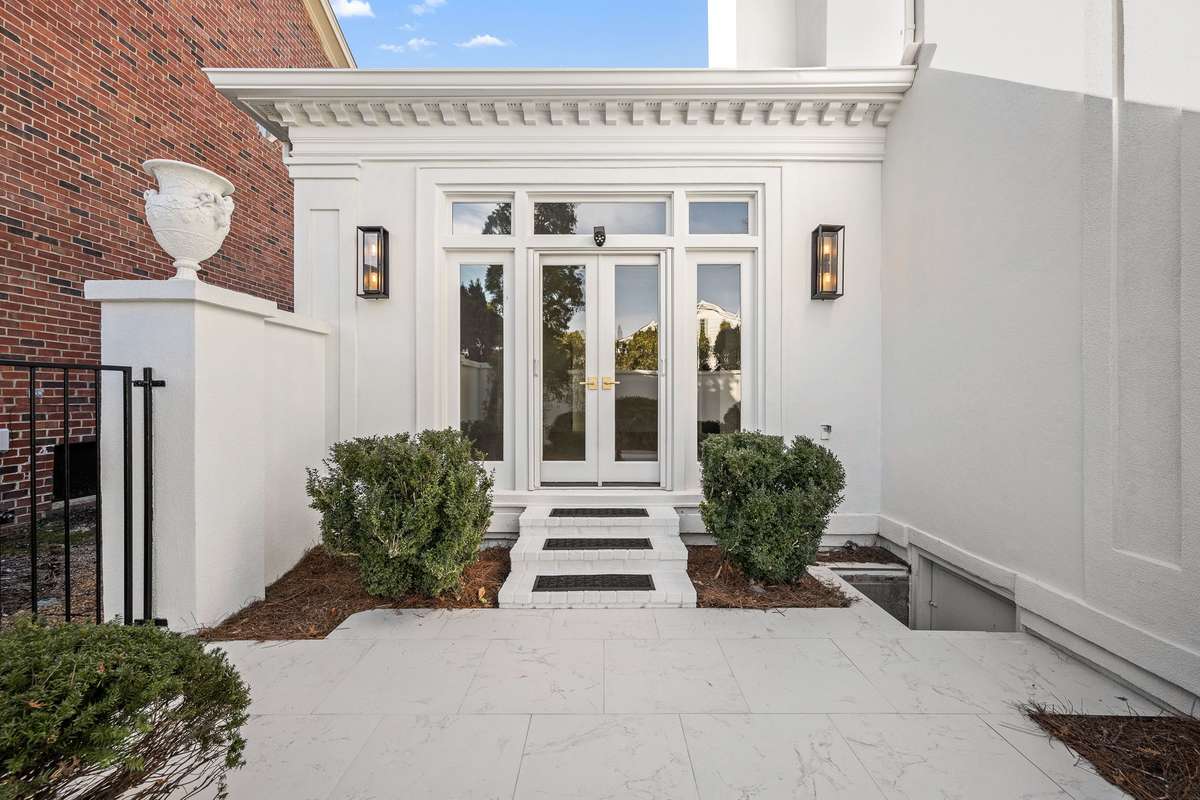 Patio entrance from Owners Suite

Lots of Morning Sunshine!