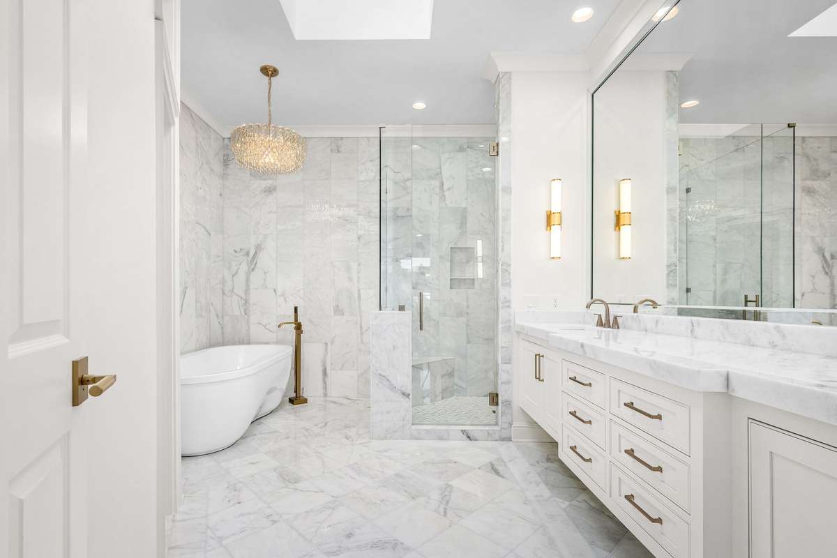 Large Skylight in Marble Bath
Italian Marble from FLOOR to CEILING!