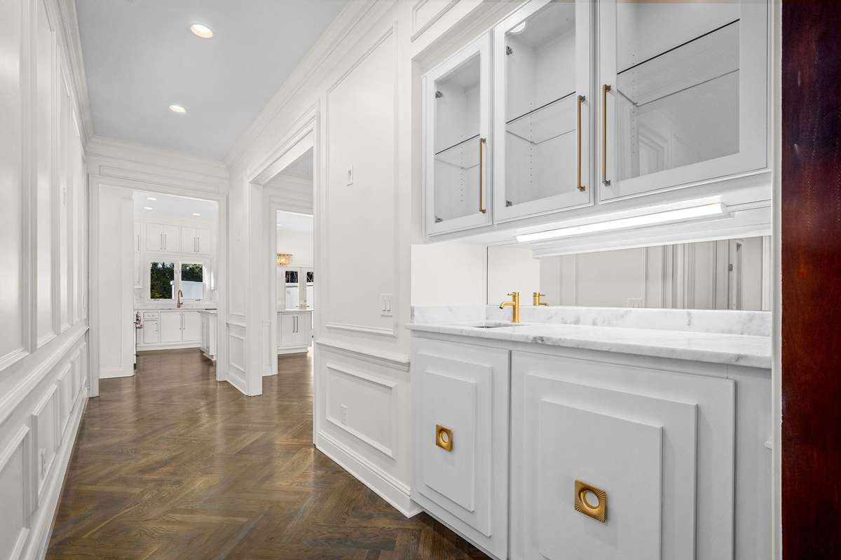 Coffee Bar / Wet Bar
Hallway to Kitchen