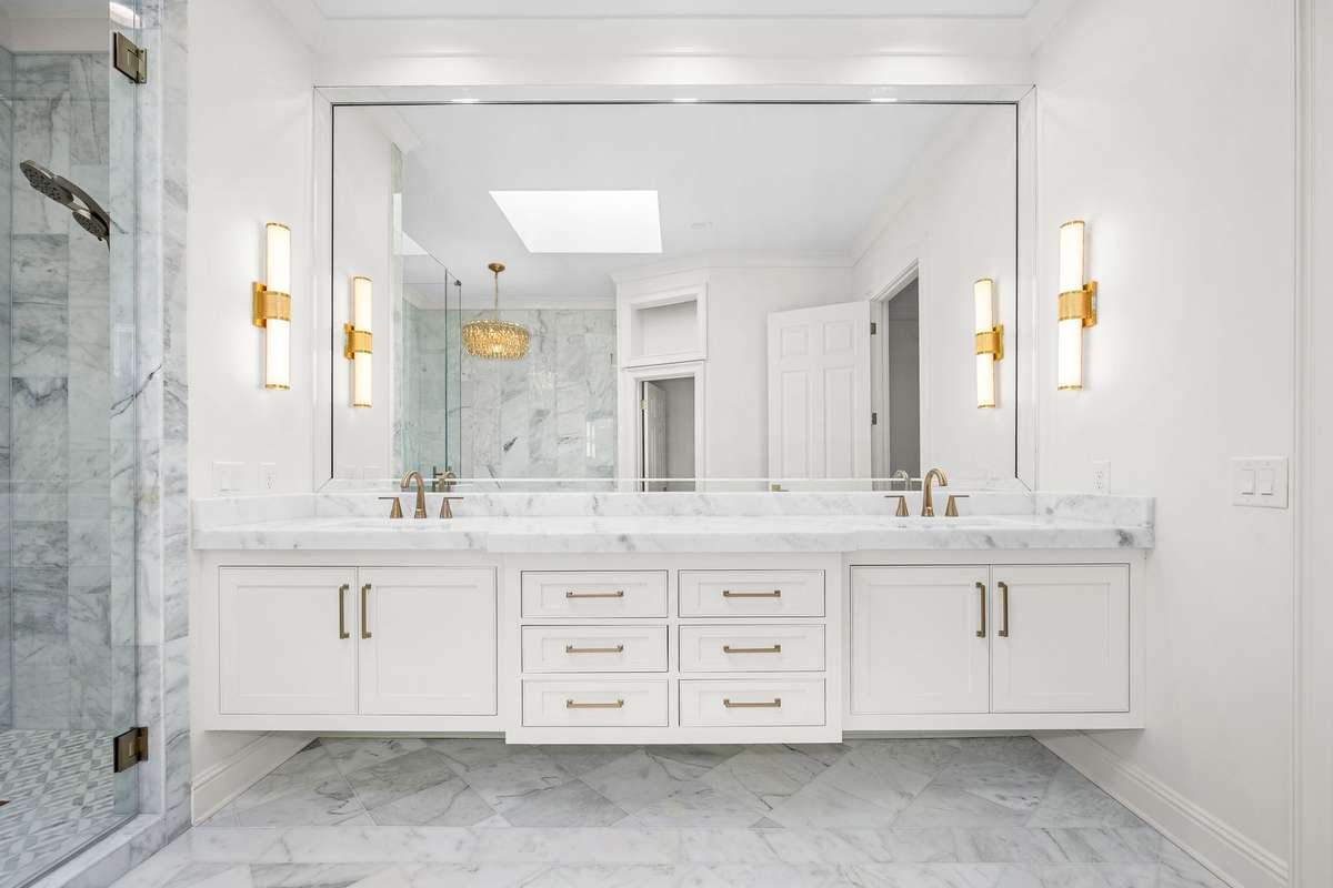 Floating Custom Vanity
3" Marble Top Edge.