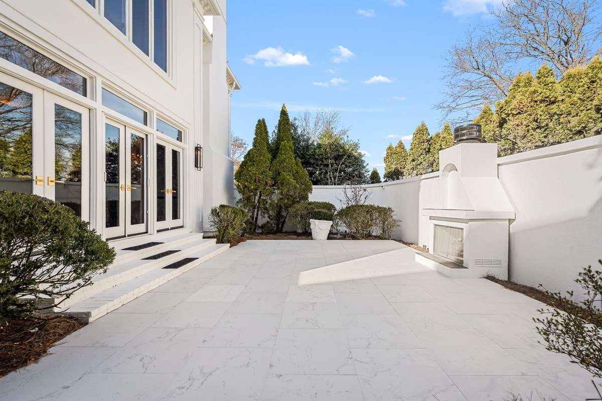 Very Private Patio with "Isokern" Gas Fireplace.