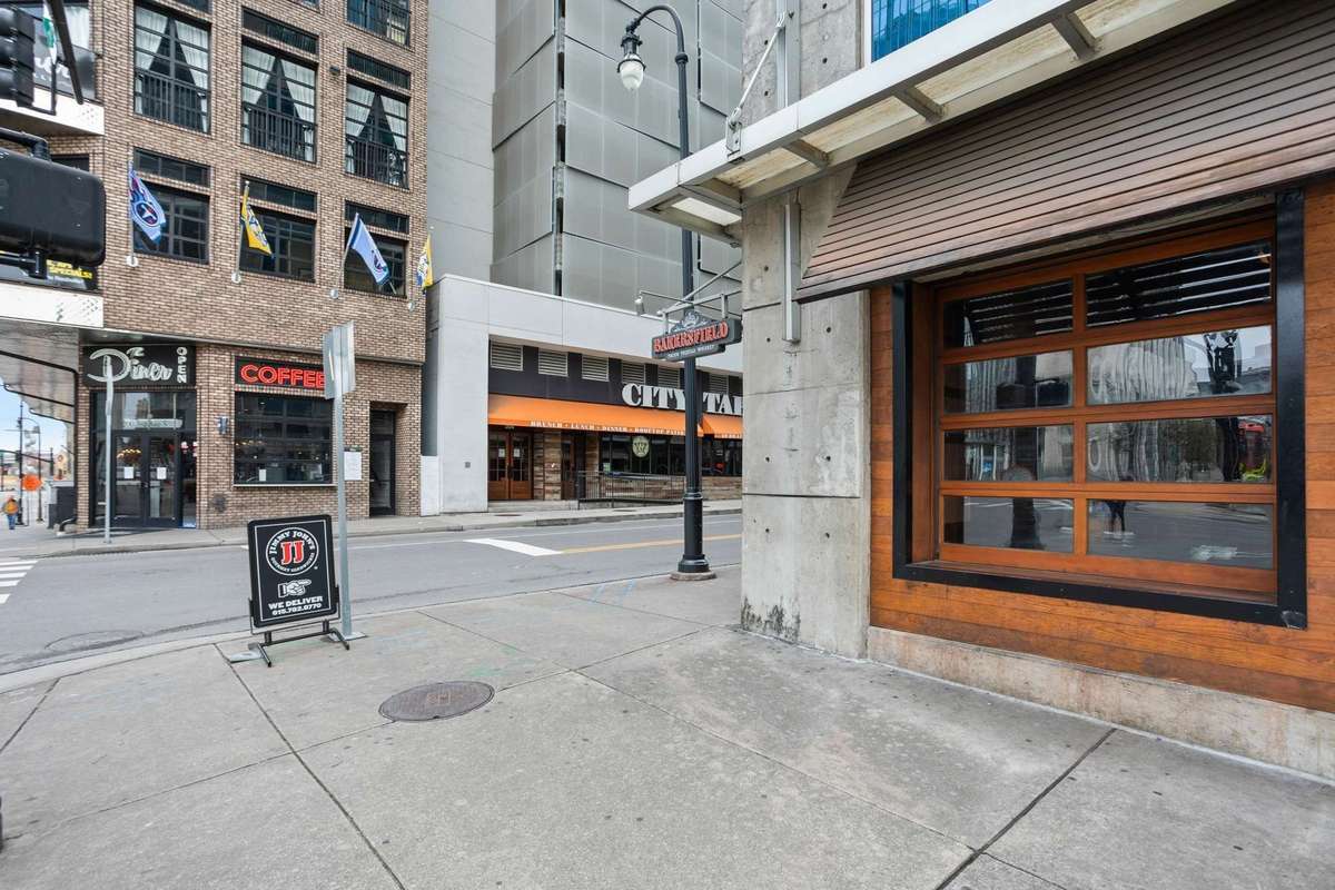 Walkable to endless restaurants, music, and shopping