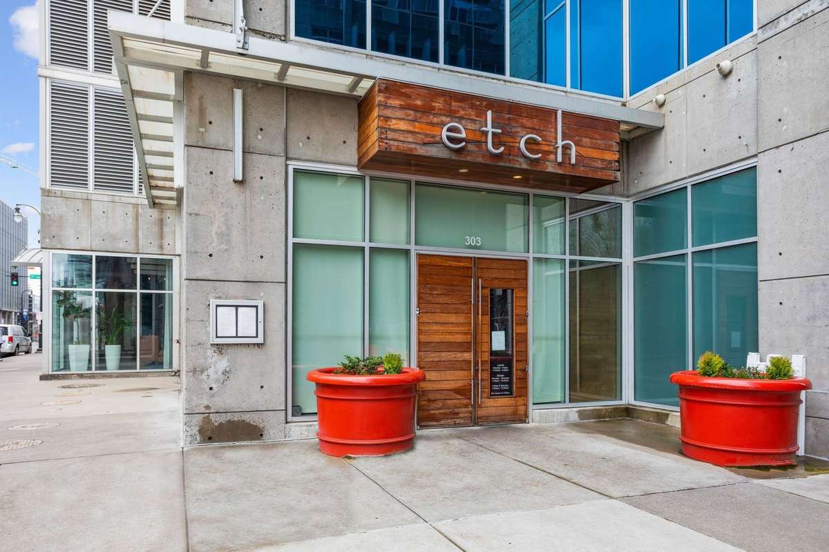 The ever famous Etch Restaurant on the ground floor as well.