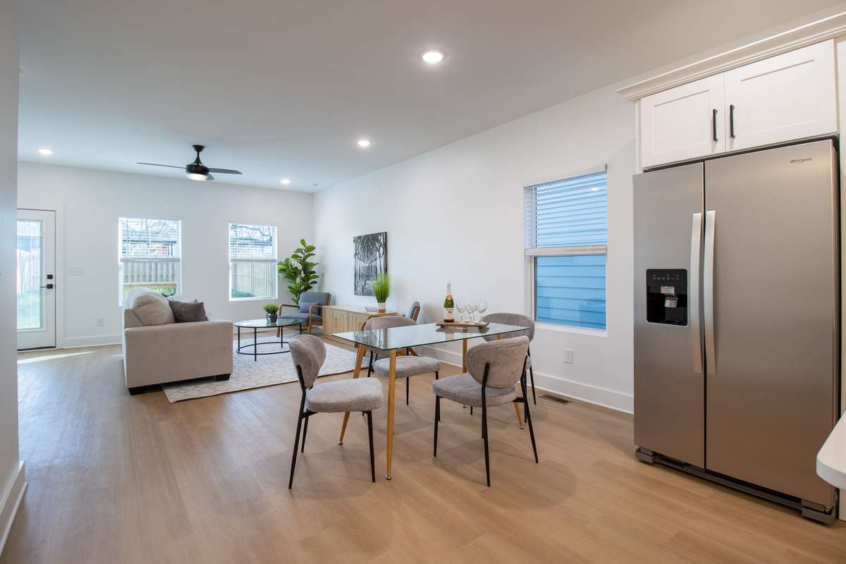 The dining space has plenty of room for all!