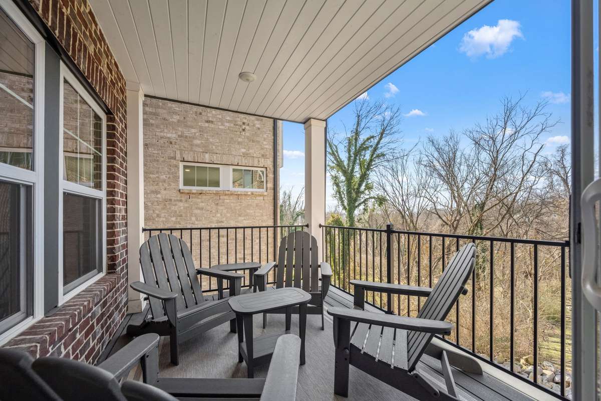 Balcony on 2nd level