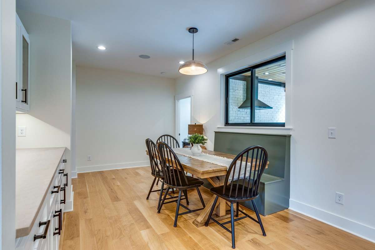 Eat-in Kitchen