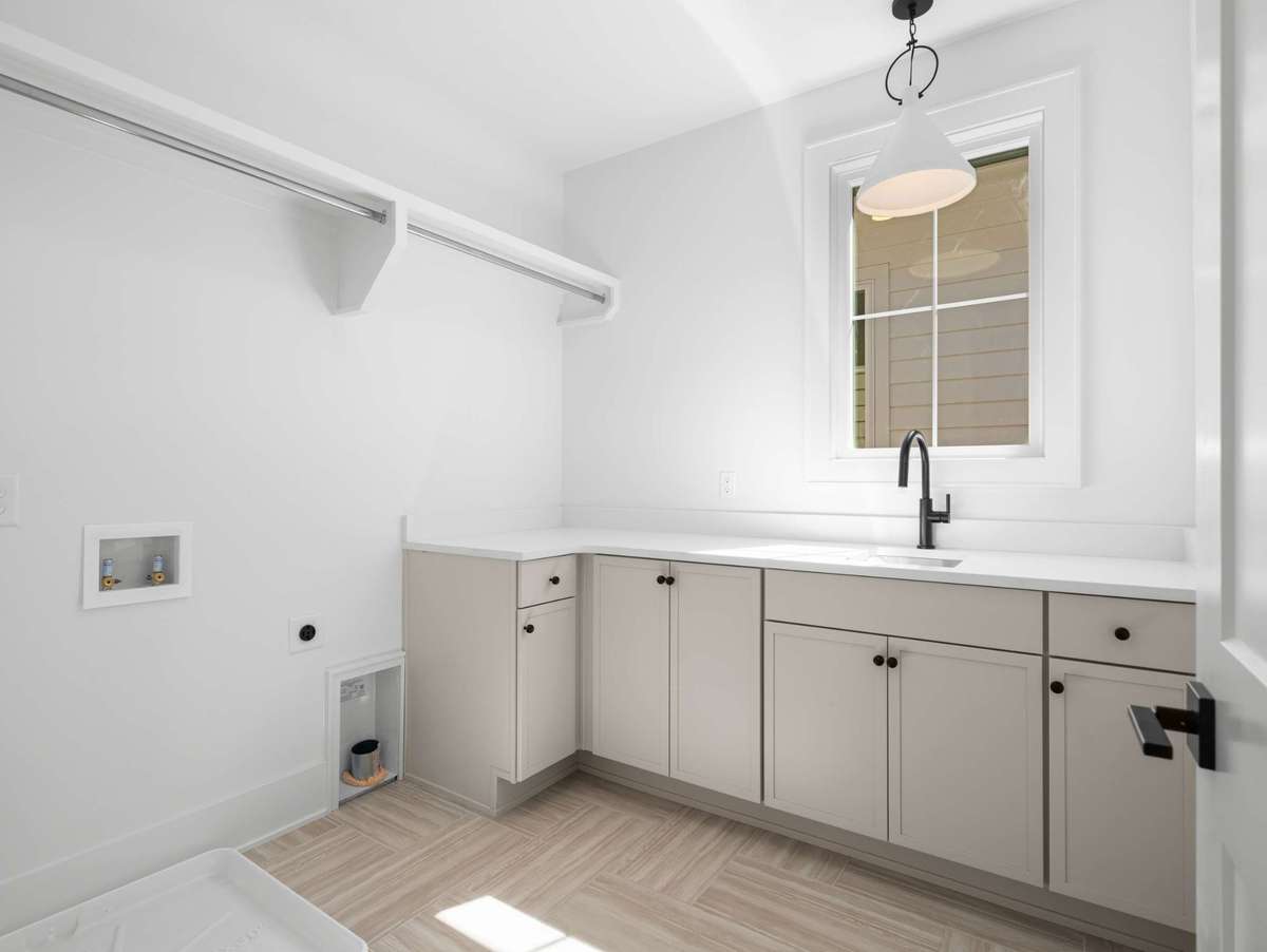 Large upstairs laundry room for convenience