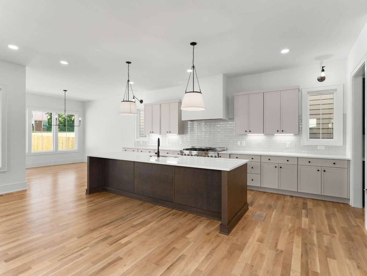 Gorgeous gourmet kitchen!