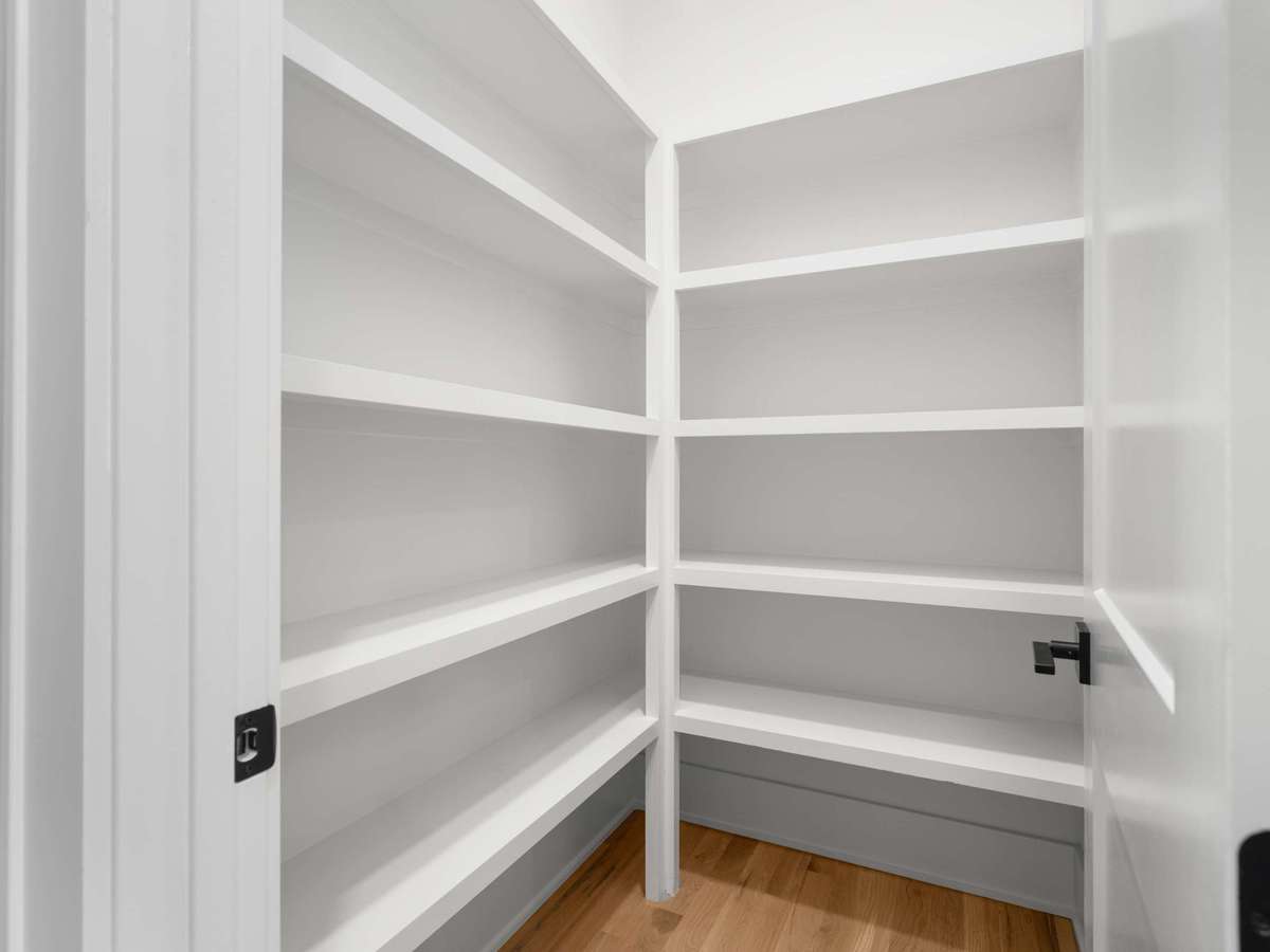 LARGE walk-in pantry