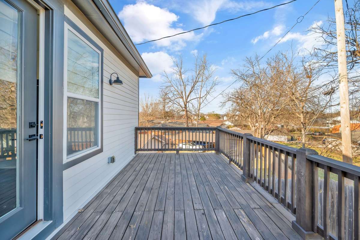 Primary has its own private Deck