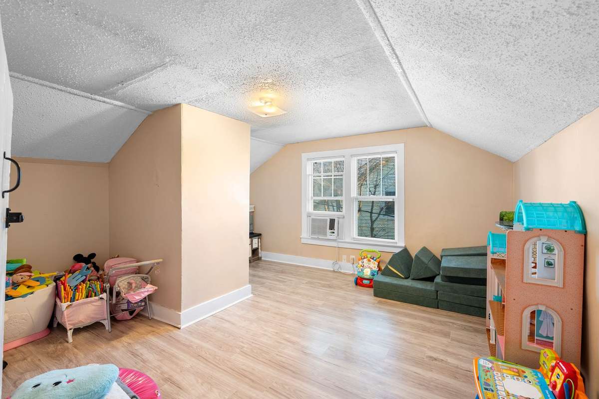 Office/Upstairs Bedroom