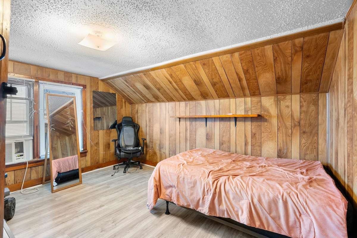 Office/Upstairs Bedroom