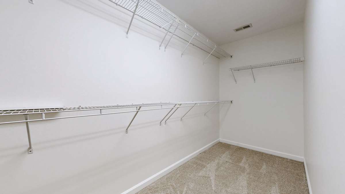 Bedroom 4 Closet