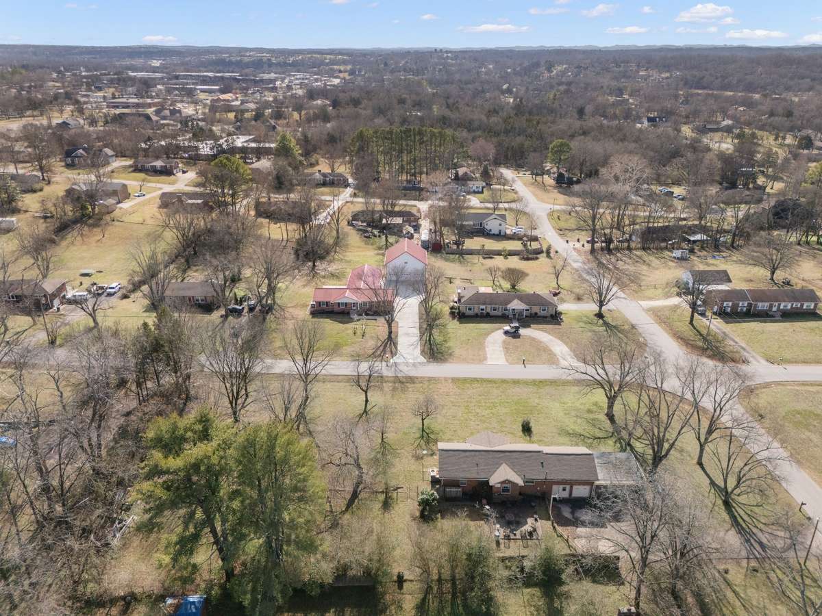 Established neighborhood. Close to shopping, restaurant's and I-40