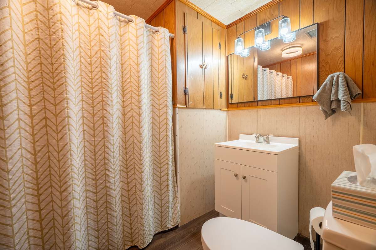 2nd Bathroom in the Farmhouse