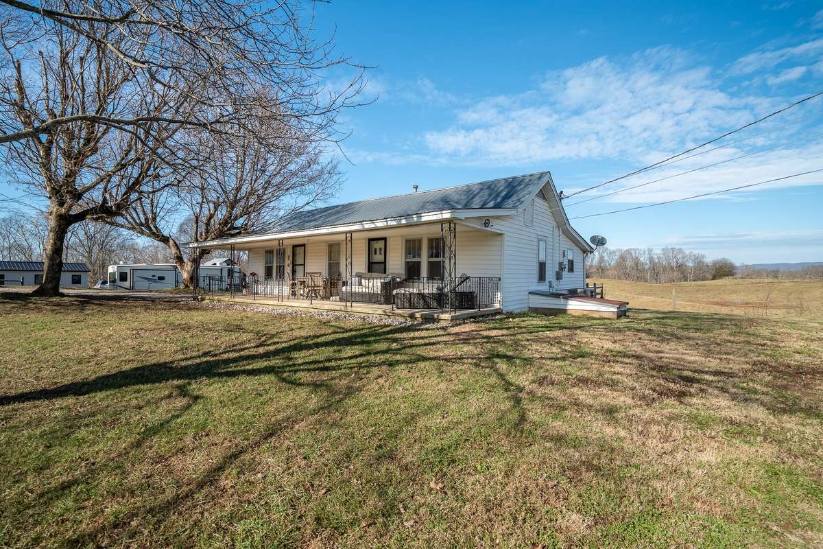 Original 2 Bed, 2 Bath Farmhouse