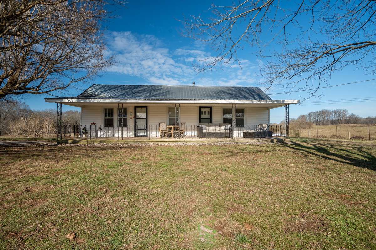 Original 2 Bed, 2 Bath Farmhouse