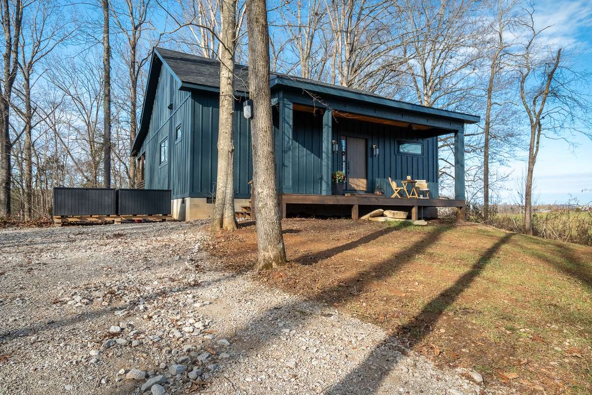 Newly built (2025) 2 bed 2 bath residence