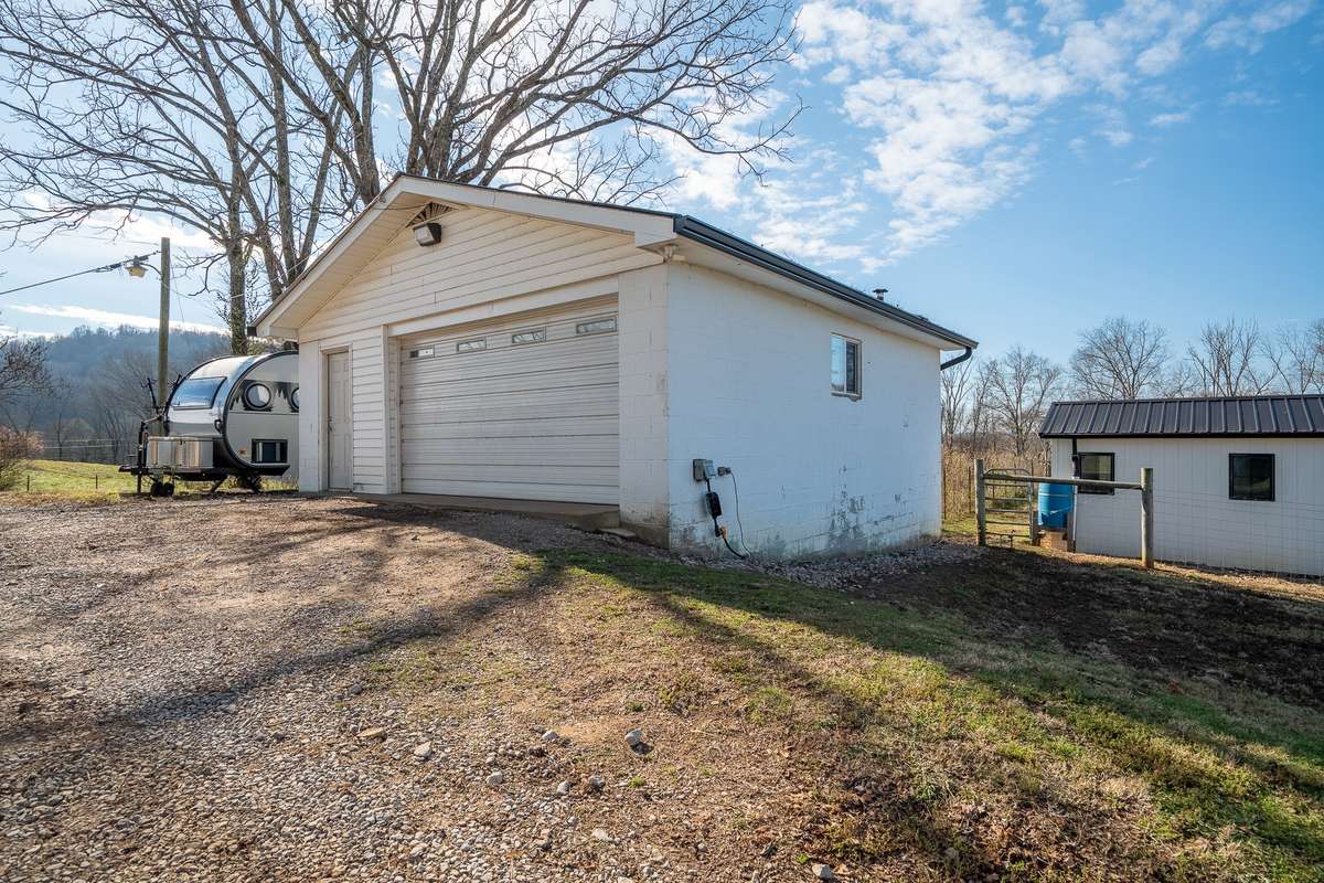 Garage with 220 Hookups on both sides