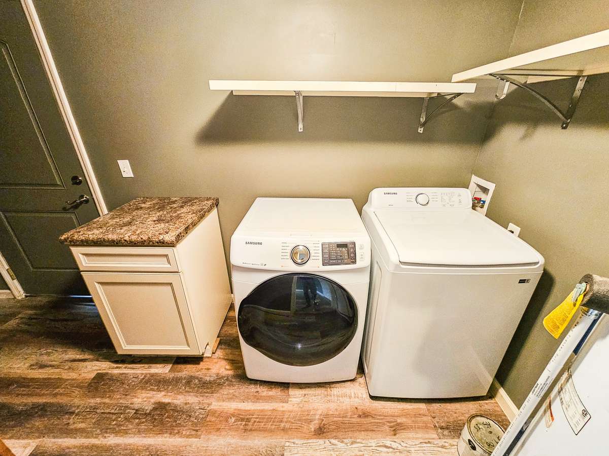 Utility Room with a washer & dryer!
