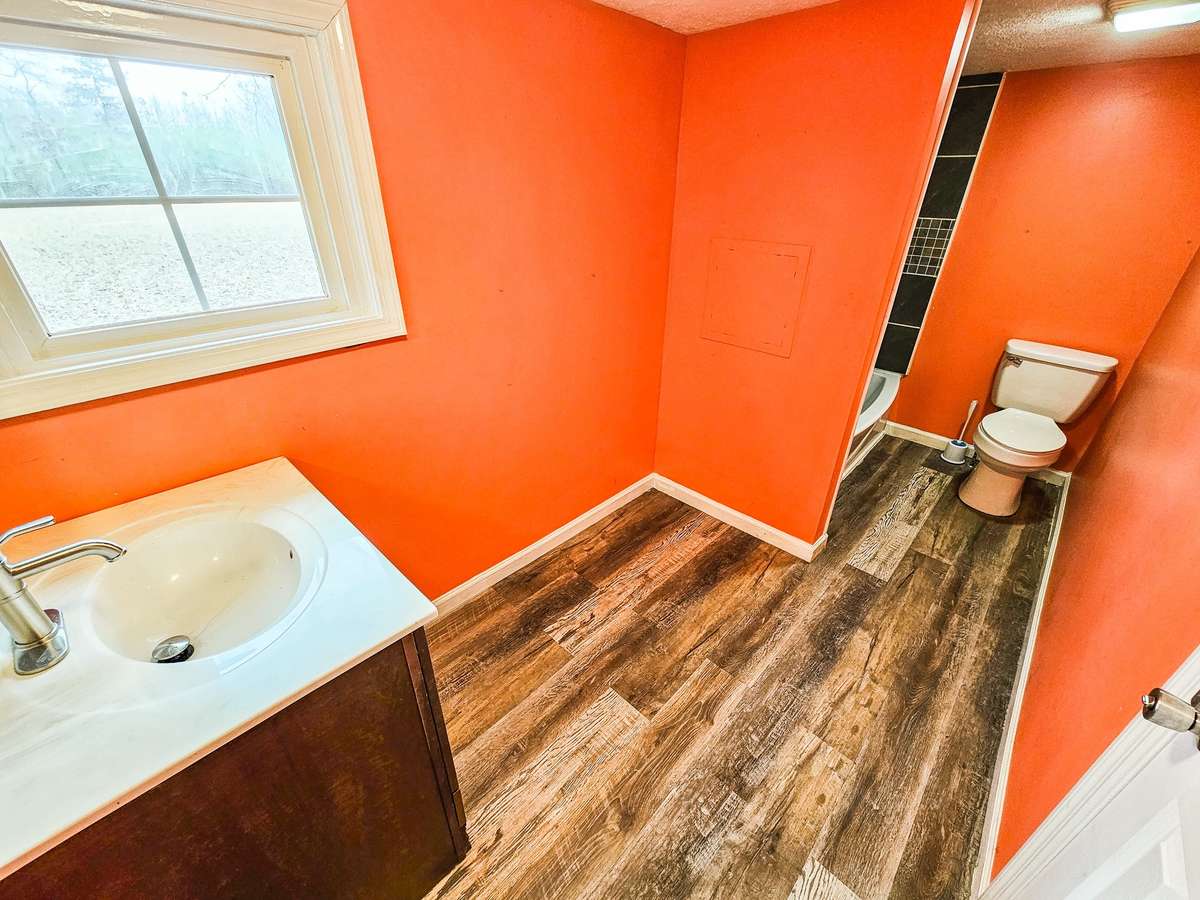 Hall Bath has plenty of room!