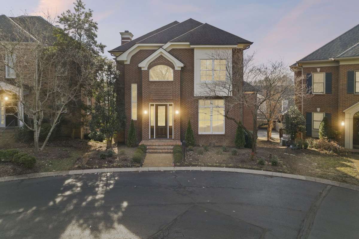 Welcome to your new home 46 Green View located in the highly sought after gated neighborhood, Whitworth. Convenience to all Nashville has to offer is unmatched, with 3 gated entrances access to interstates, downtown, shopping and school is a breeze.