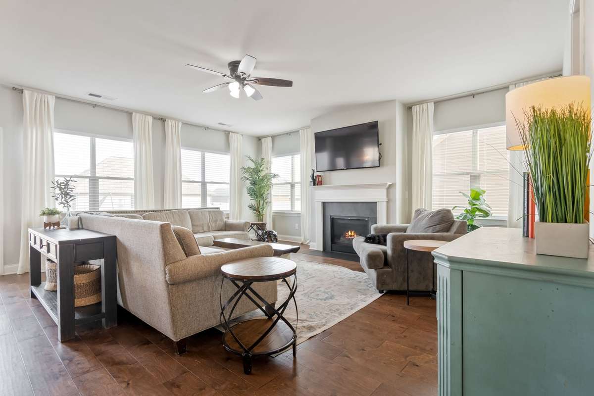 Welcome to this lovely home located in west Murfreesboro. The open concept den/kitchen area offer a stunning display of windows along the rear of the home that invite sunlight and warmth into the space. More photos of these rooms to follow...