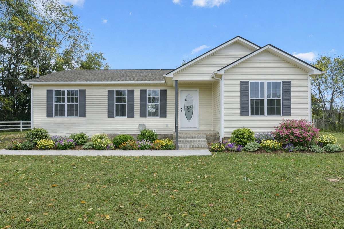 *Exterior landscaping is virtually staged*