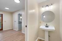 *HALF BATHROOM FOR GUESTS* ACCESS THROUGH THE HALLWAY OR MUDROOM*