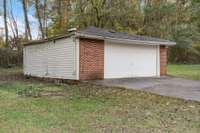 *DETACHED 2 CAR GARAGE*