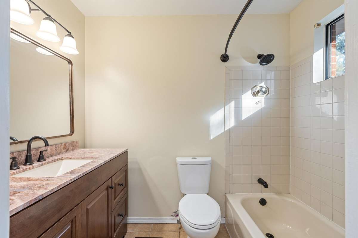 *PRIMARY BATHROOM*