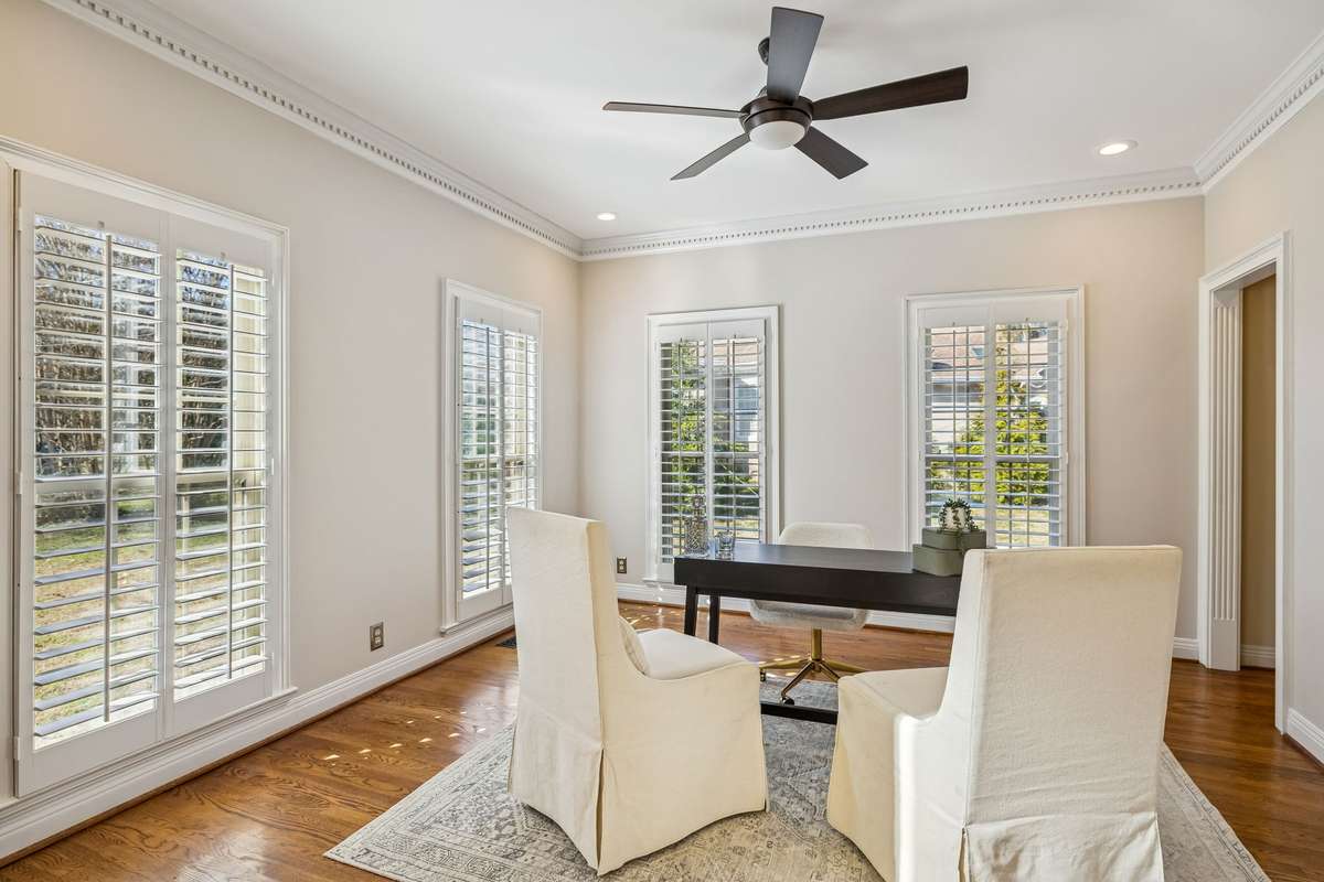 Think of all the work you can get done with this natural light and refreshing views of nature!