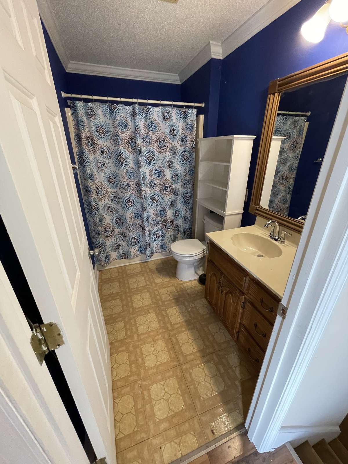 Upstairs full bath