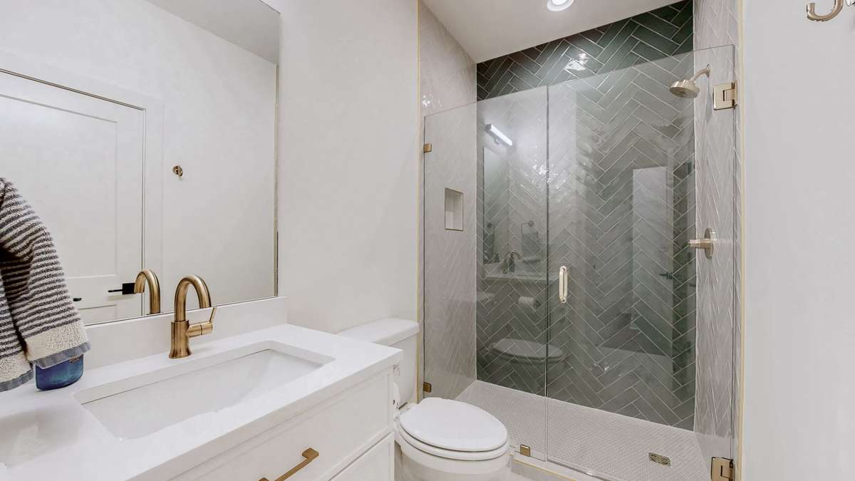 1st Floor Bathroom