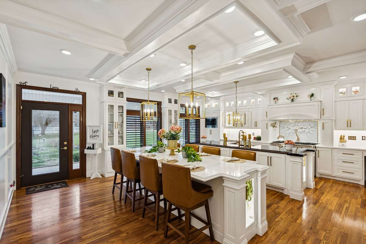 Fantastic New Kitchen for Preparing Gourmet Meals and Entertaining Family & Friends!