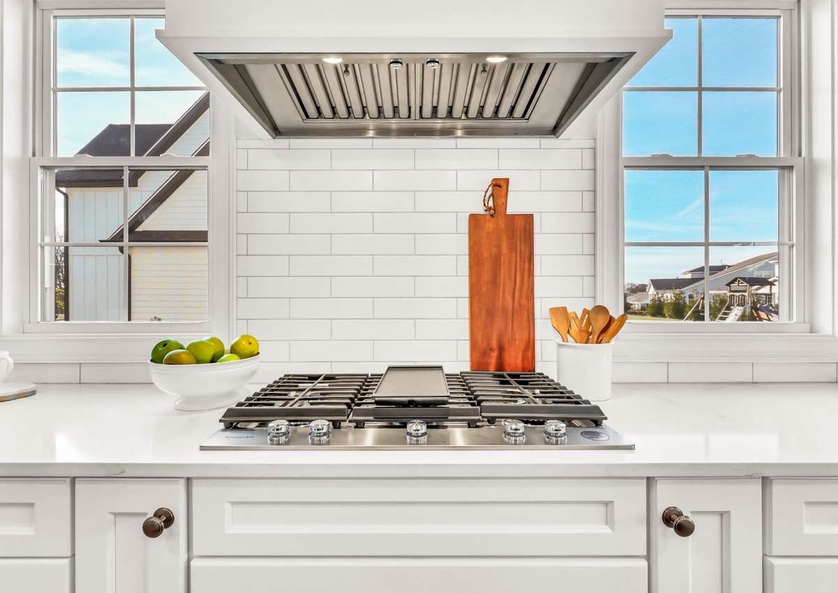 Let;s talk accents, the backsplash...stunning, gas range...a must