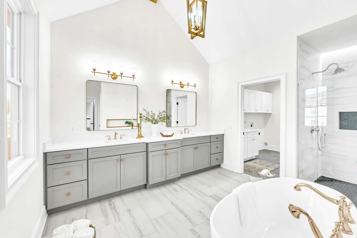 The en suite is giving luxury