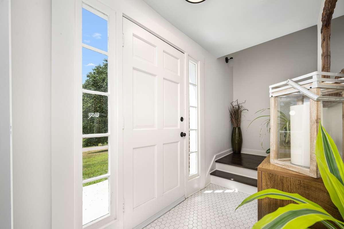 Beautiful, inviting foyer!