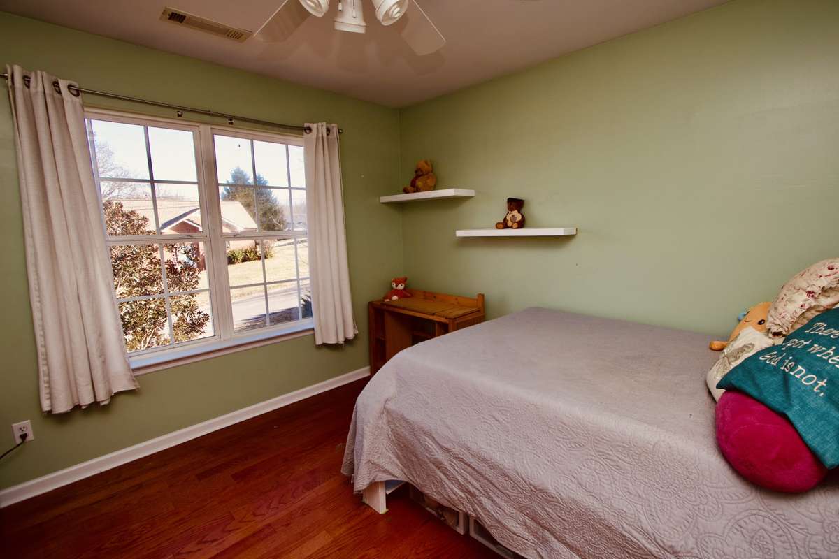 Bedroom 3 up.