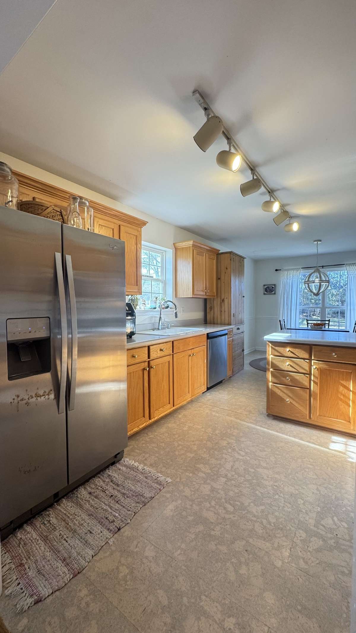 Nice size kitchen.
