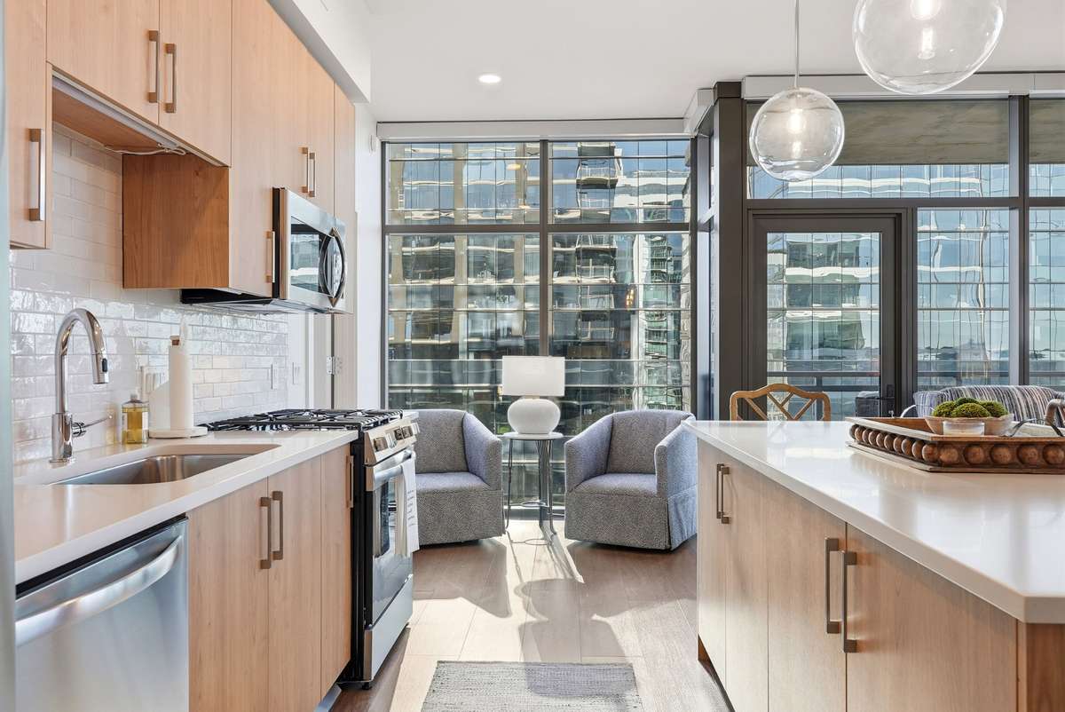 Very rare gas cooking in this building, and ALSO included in your HOA dues.