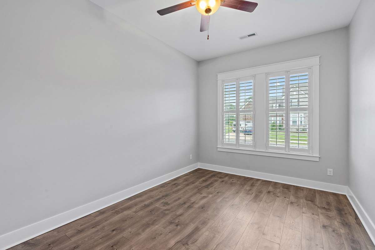 Front bedroom #4