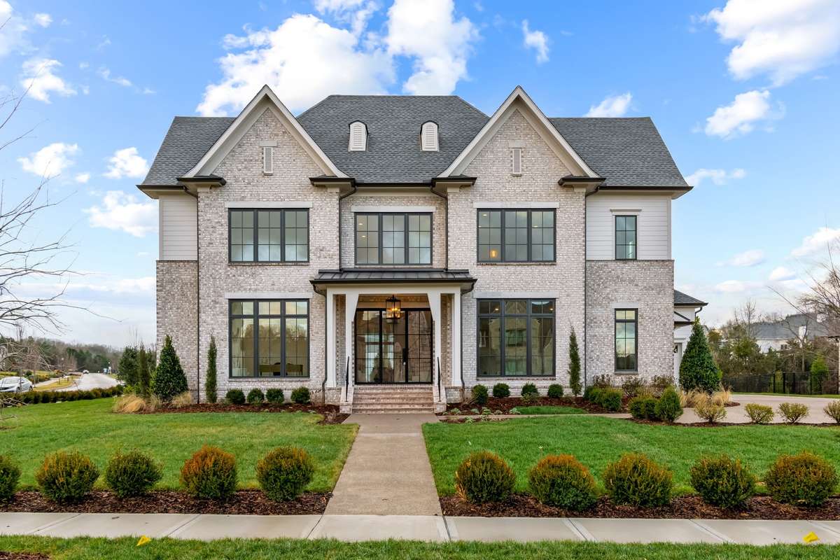 Welcome home to 1627 Rosebrooke Dr.