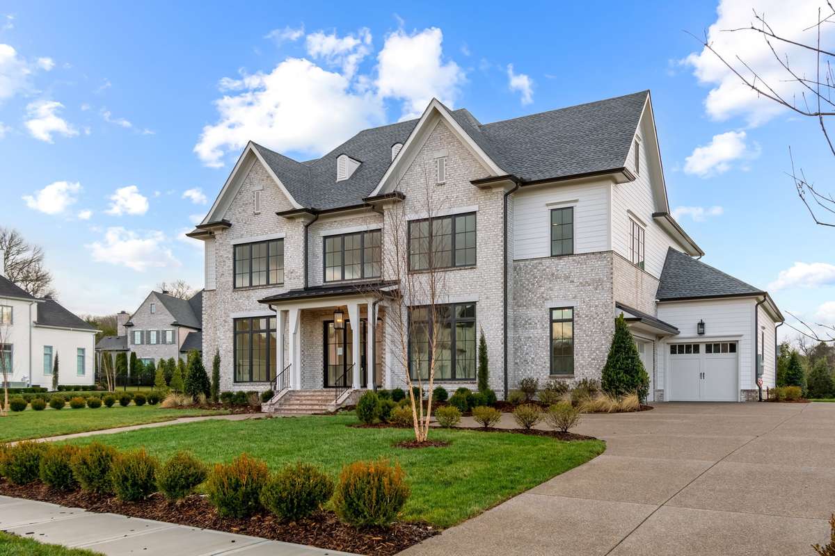 Welcome home to 1627 Rosebrooke Dr.