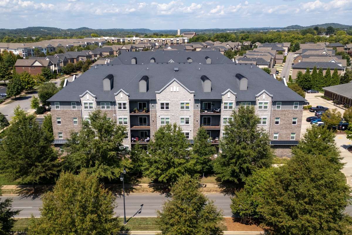 The Gatherings in Hendersonville offers a quick walk to dining, entertainment, greenways, shopping and Old Hickory Lake!  Don't forget Bluegrass Yacht Country Club for golfing, dining, tennis, swimming and boating!