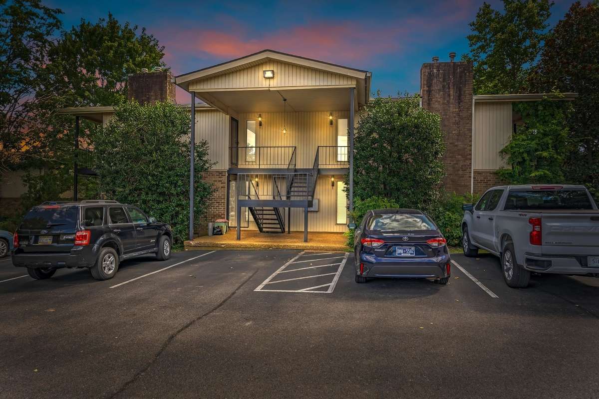 This terrific little townhome, with its stellar location in Green Hills, is ready for new owners to put their own personal stamp on it!