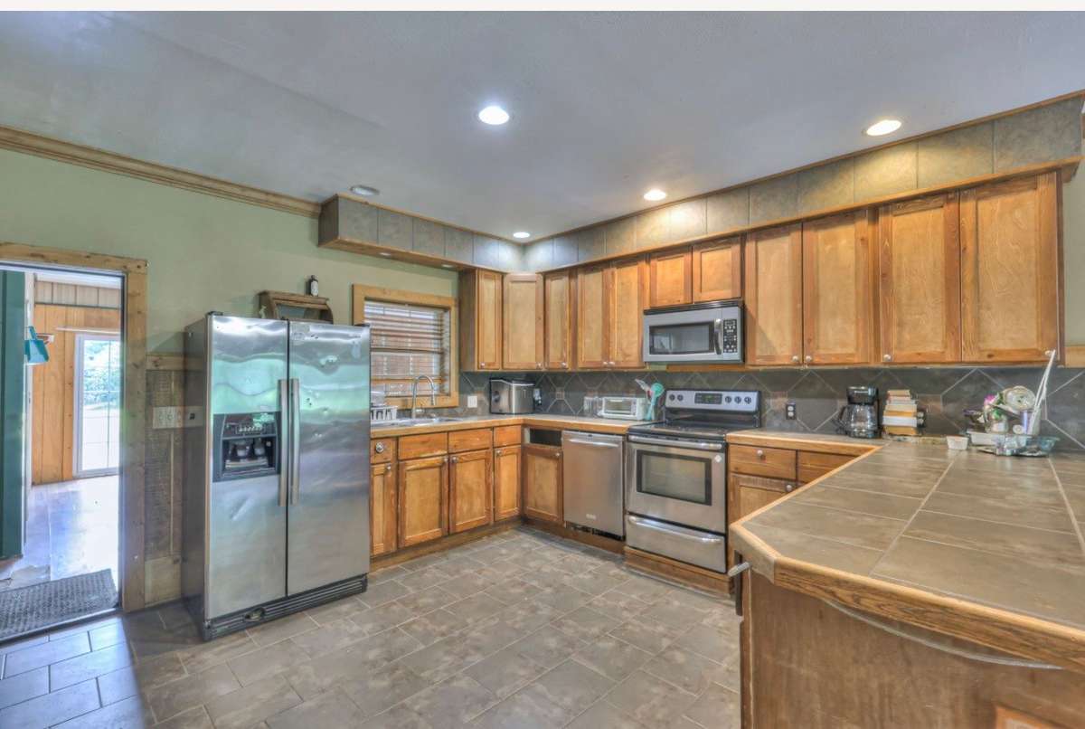 Kitchen with bar
